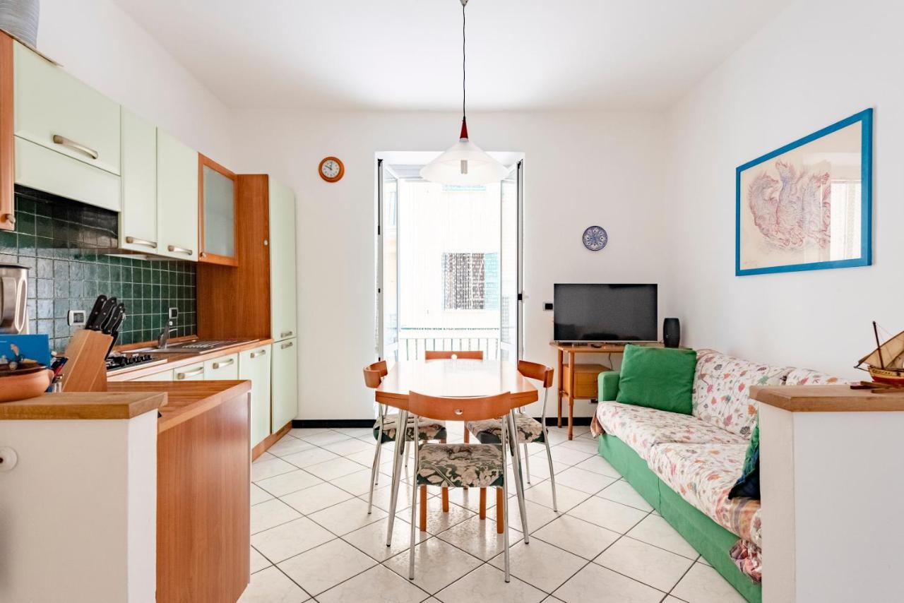 Joivy Cosy Flat With Parking In Chiavari Bagian luar foto